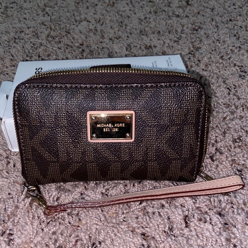 Michael Kors Zip Wallet